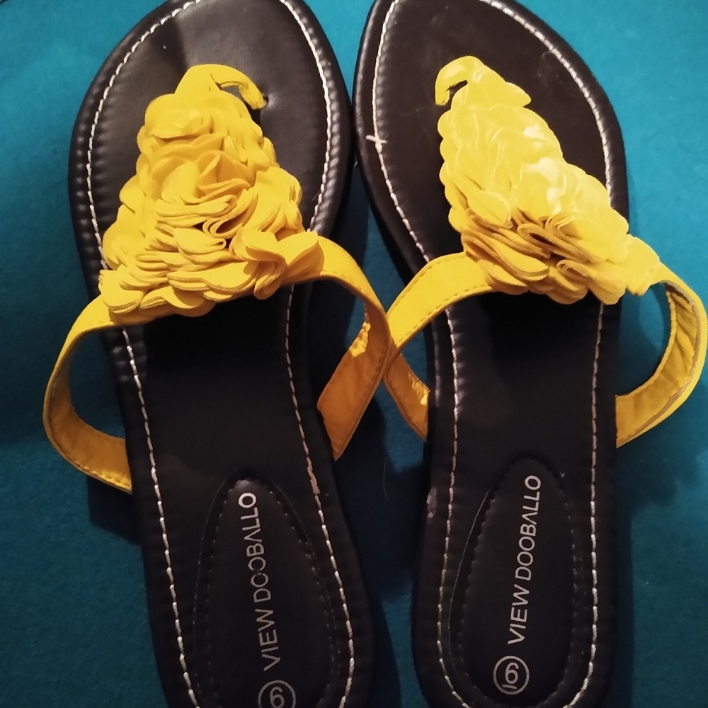 "veiw doobaillo" yellow sandals